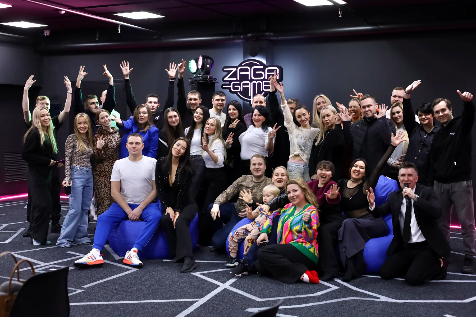 Компания взрослых в ZAGA GAME